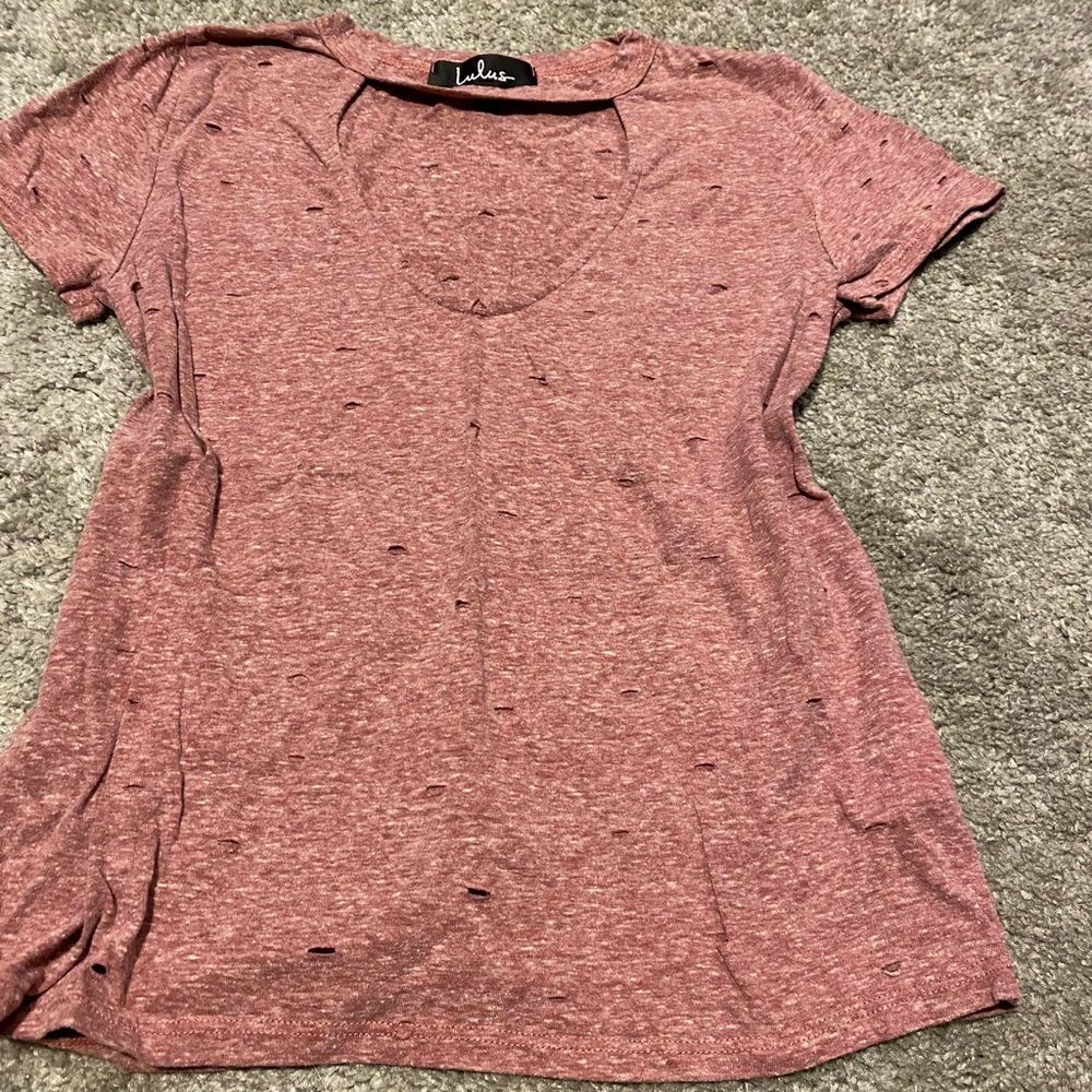 LuLus distressed cut out top- SMALL